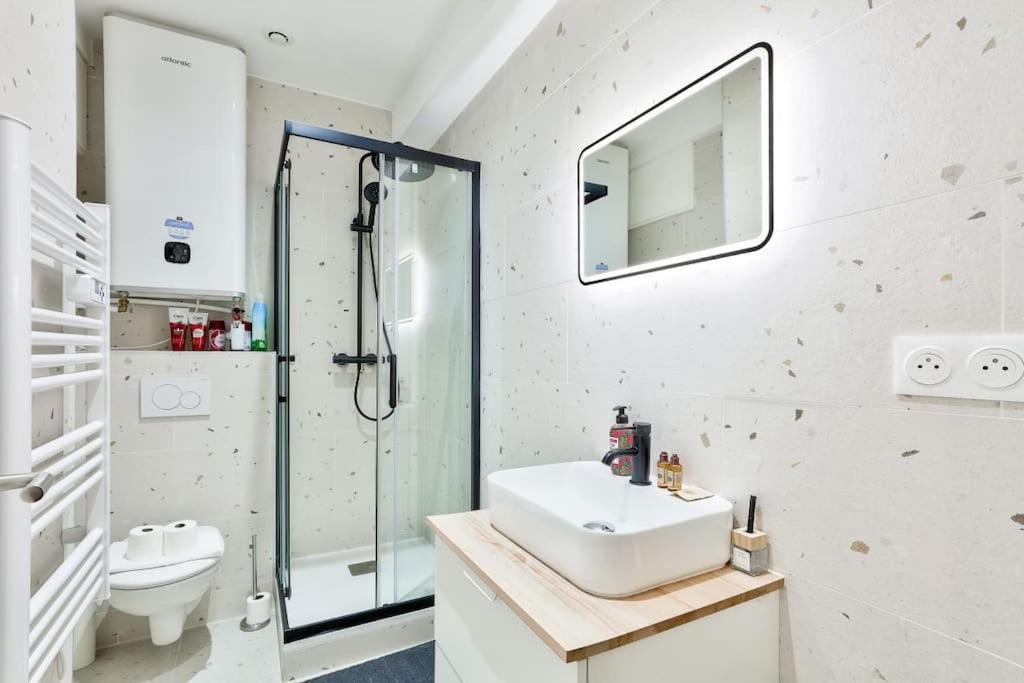 Charme Parisien 6 Personnes, 2 Chambres, 19eme Appartement Parijs