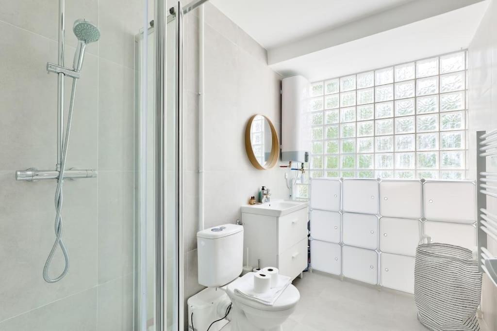 Charme Parisien 6 Personnes, 2 Chambres, 19eme Parijs
