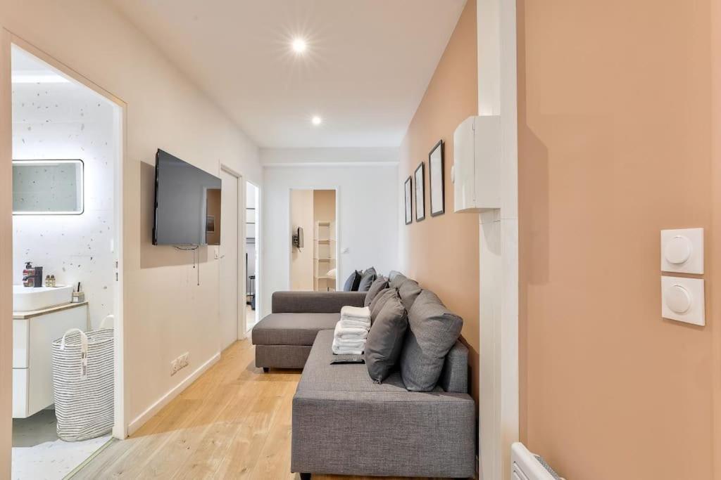 Charme Parisien 6 Personnes, 2 Chambres, 19eme * Parijs