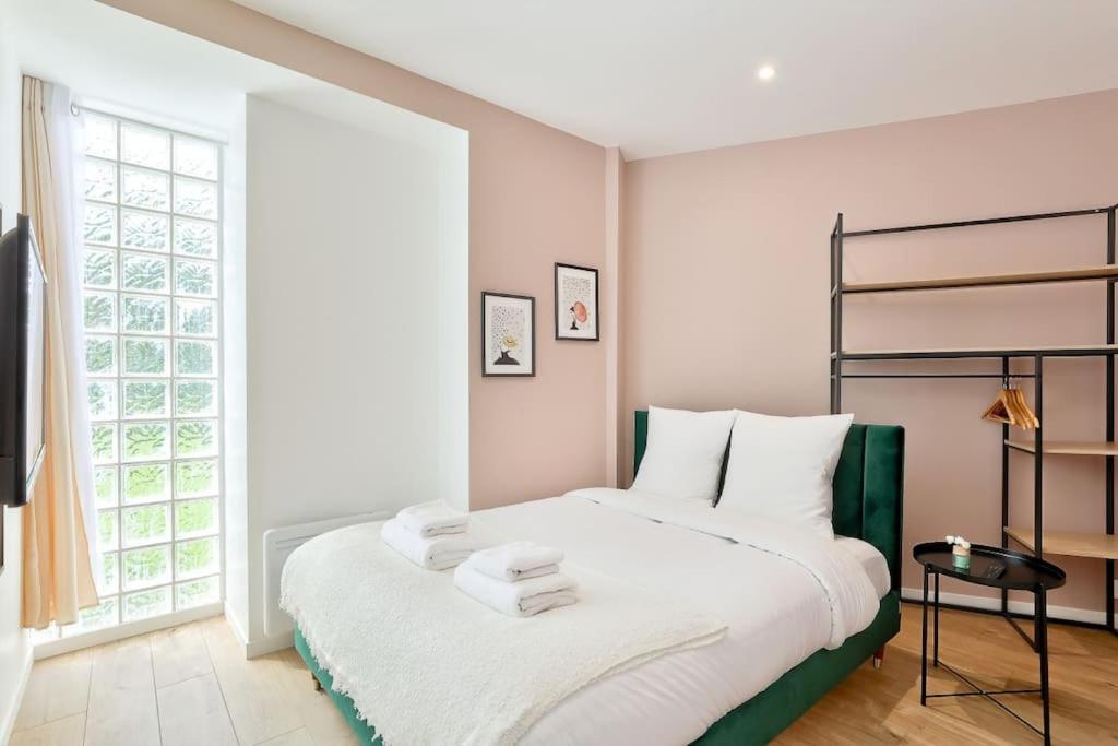 Charme Parisien 6 Personnes, 2 Chambres, 19eme Parijs